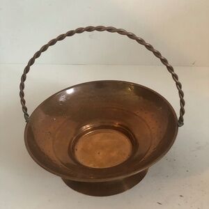 Small vintage copper basket with a pretty twisted handle, no markings - used